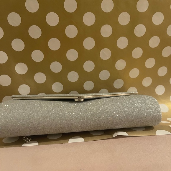 COPY - 𝑺𝒊𝒍𝒗𝒆𝒓 𝑪𝒍𝒖𝒕𝒄𝒉 𝑷𝒖𝒓𝒔𝒆 - Picture 6 of 6